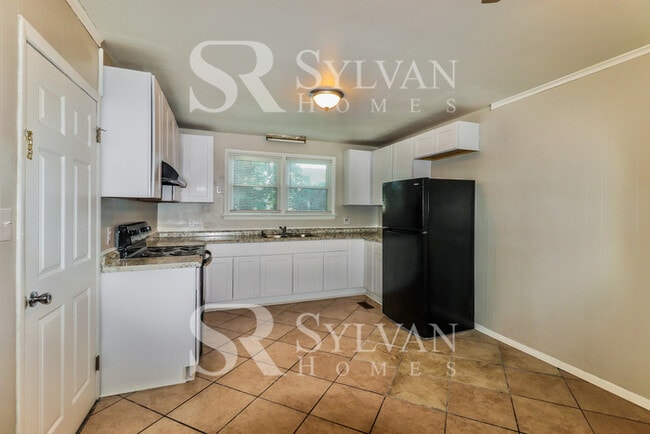 Building Photo - Lease today! No extra charge for contentme...