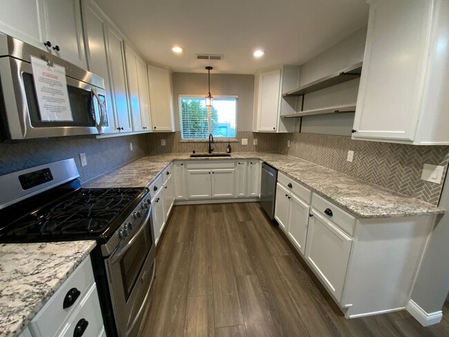 Building Photo - 3 Bedroom Single Story Home Available Near Louisiana Blvd NE & Candelaria Rd NE!