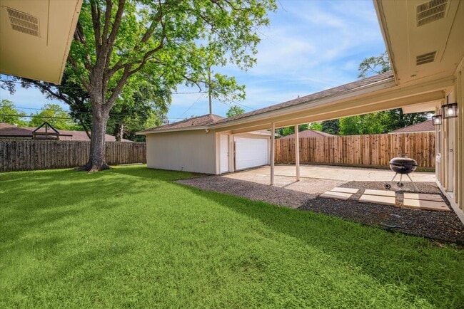 Building Photo - 5259 Willowbend Blvd