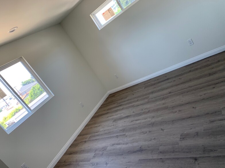 Bedroom 2 - 2446 S Dunsmuir Ave