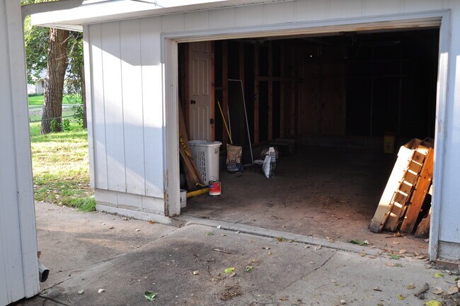 Garage - 6940 Lafayette Ave