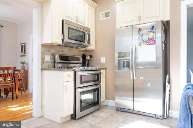 Building Photo - 3000 N Pershing Dr