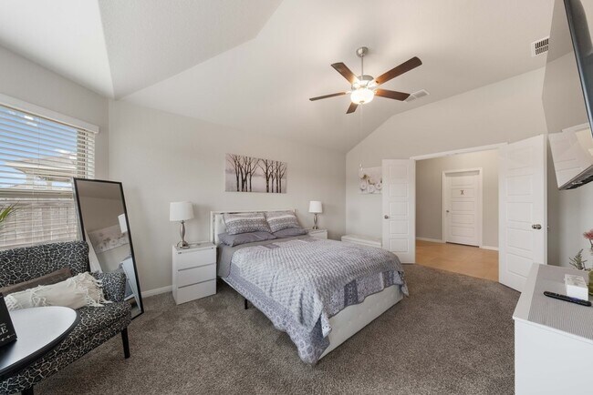 Building Photo - Stylish 3-Bed Home with Island Kitchen, Private Patio & Fenced Yard in Seguin