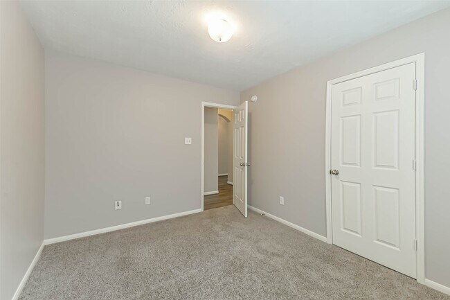Building Photo - 13831 Hillingdale Ln