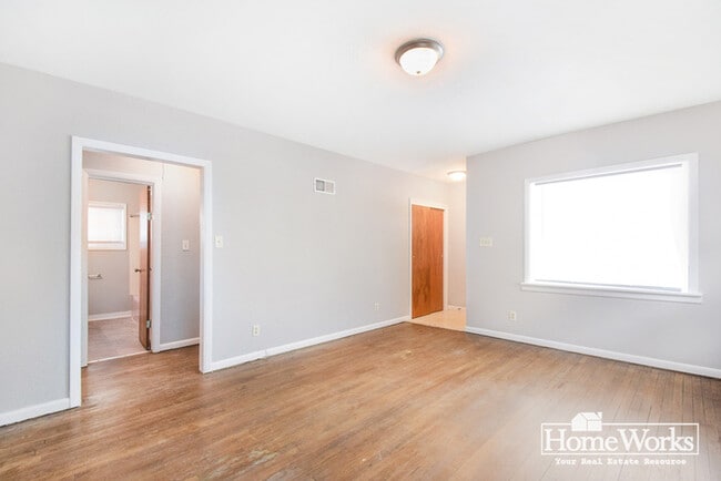 Building Photo - 730 E Broadway St