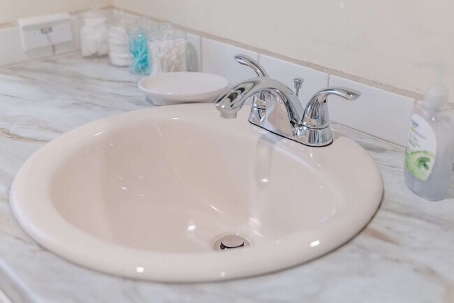 Building Photo - 640 S Columbia St