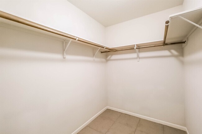 Building Photo - 15527 Fir Woods Ln