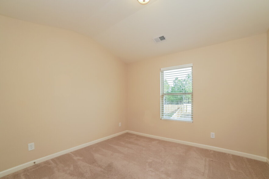 Building Photo - 408 Shady Glen