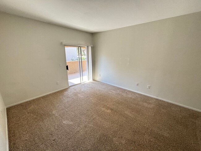 Building Photo - Gorgeous 2bed/2 bath condo in Southwest!