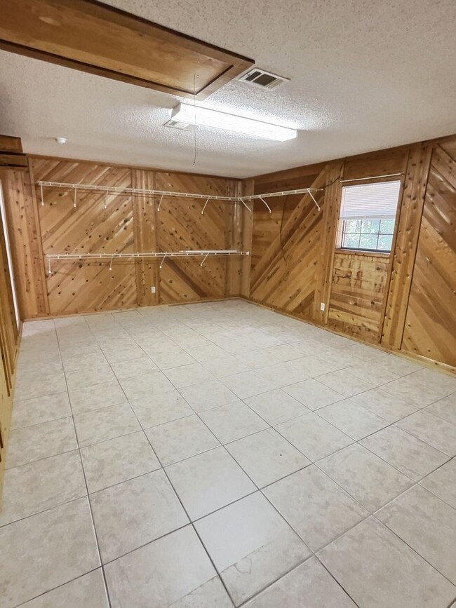 Building Photo - 3 BD 2 BA Home in the Ocean Springs School District