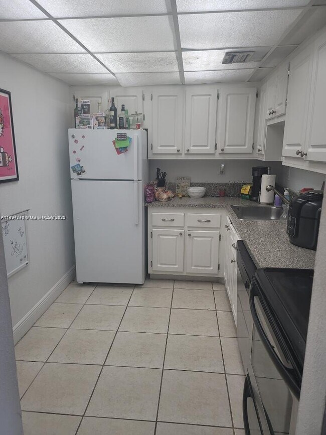 Building Photo - 1805 Sans Souci Blvd