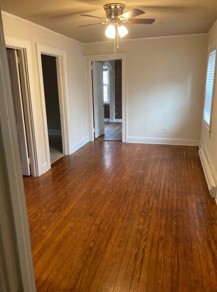 Living room - 100 E Fearing St
