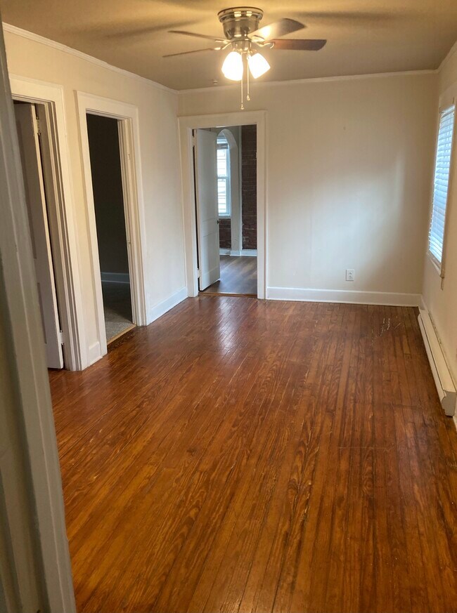 Living room - 100 E Fearing St
