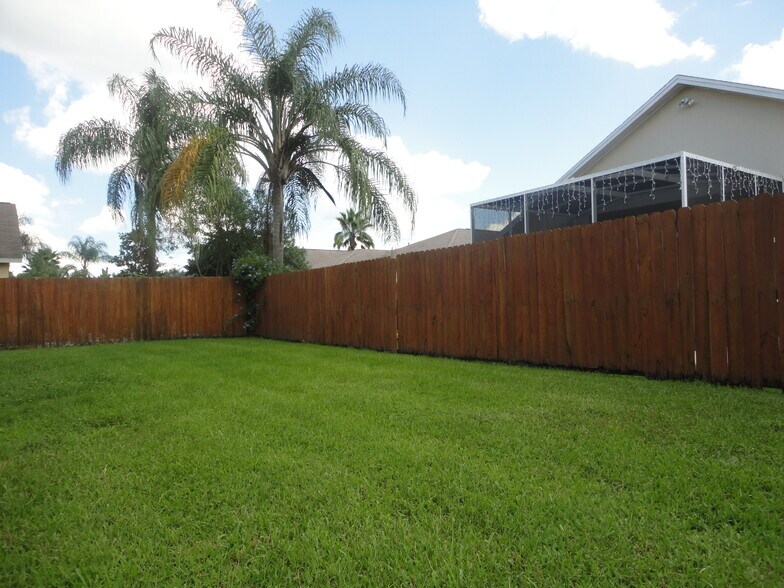 Building Photo - 1452 Baythorn Dr