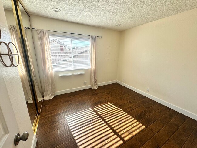 Building Photo - Rare opportunity spacious remodeled Camarillo Home on cul-de-sac with Electricity included!