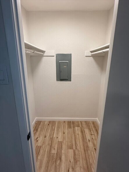 Building Photo - 14800 Enterprise Dr