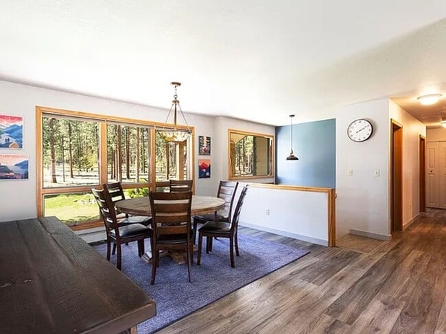 Building Photo - Beautiful spacious 3 bed, 3 bath home situated on 2.53 private acres in Stevensville.