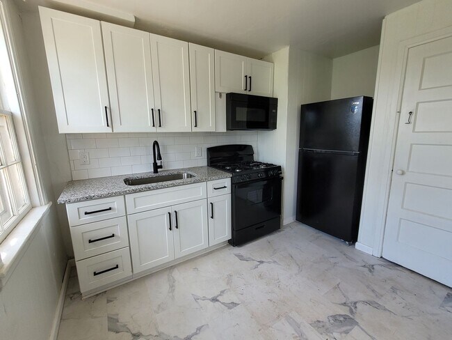 Building Photo - 3 bedroom house York