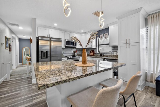 Building Photo - 6501 Livingston Ave N