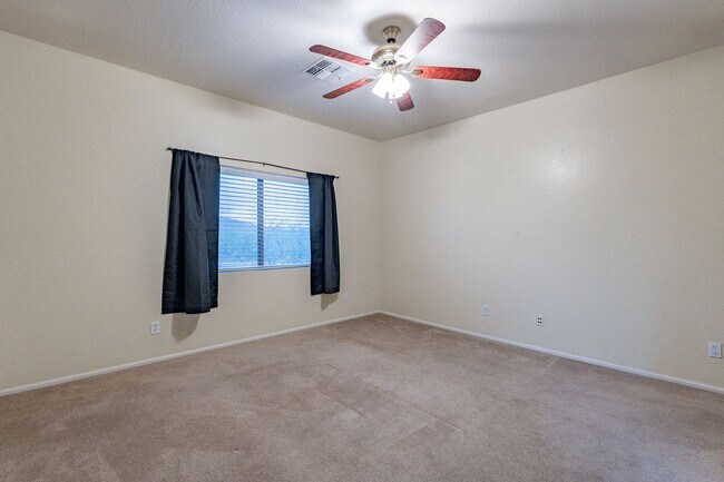 Building Photo - Three Beds & 2.5 Baths - Move Right In!