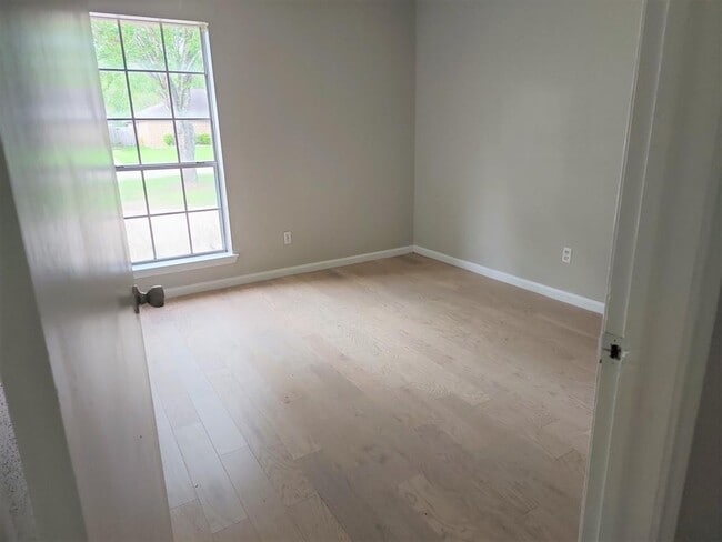 Building Photo - 16747 Starboard View Dr