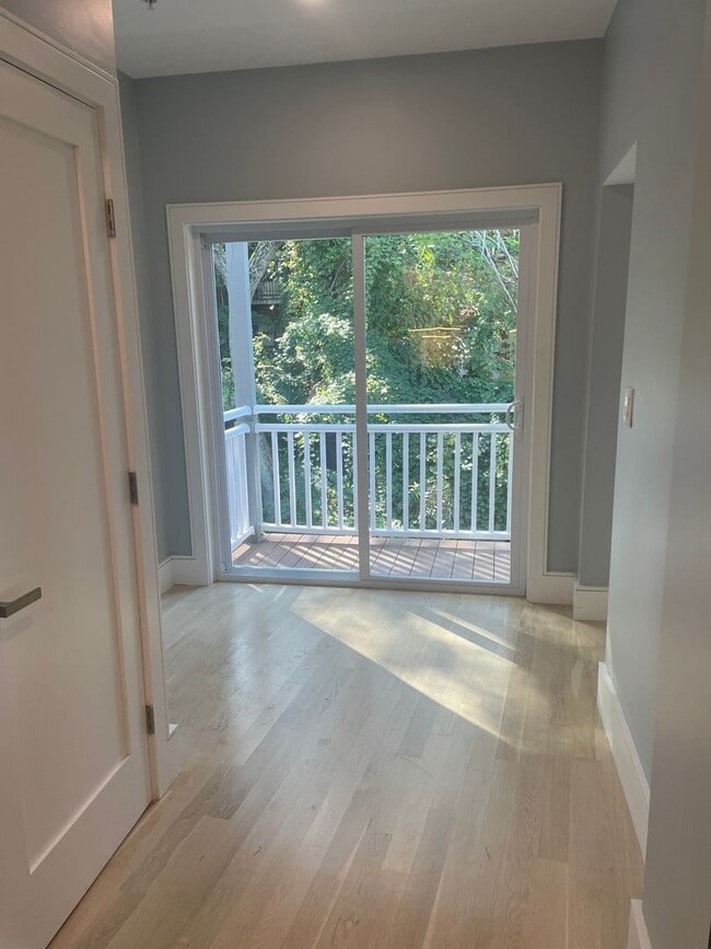 Building Photo - Beautiful brand new three bedroom, Laundry in unit