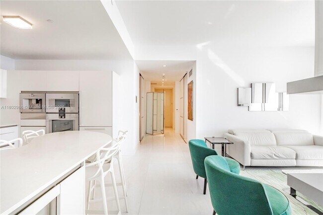 Building Photo - 16901 Collins Ave