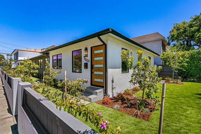 Primary Photo - 10418 Regent St