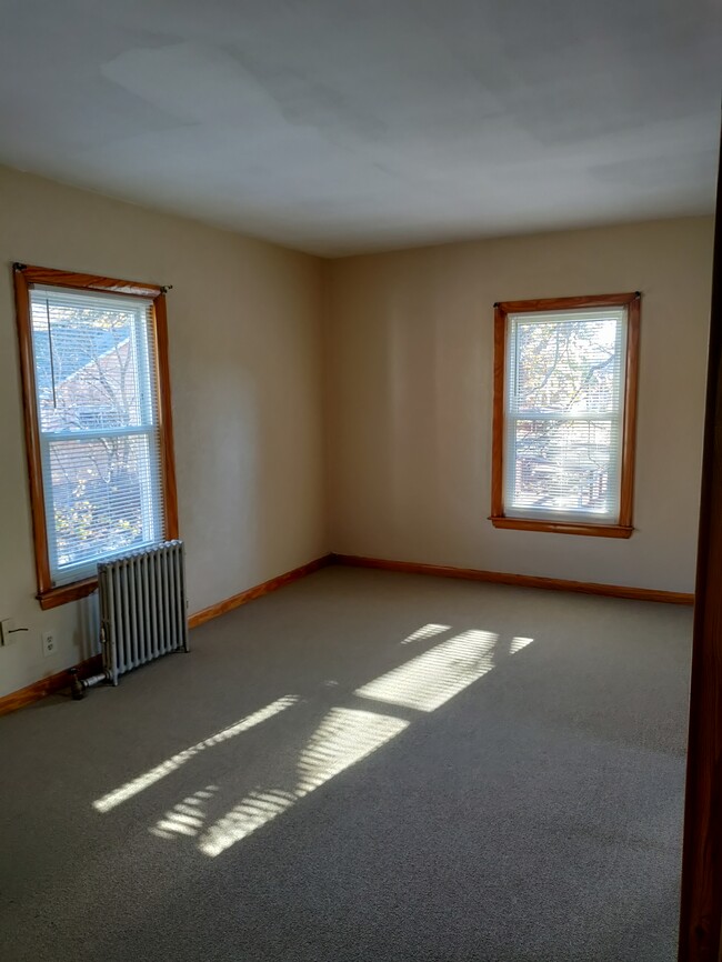 Back bedroom with new carpet - 110 Walnut St