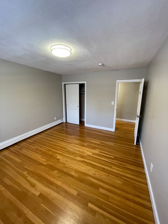 Building Photo - 1-Bedroom H & HW + Parking * Newton Riverside MBTA GL-D