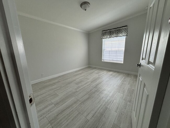 Building Photo - 2 Kimberly Ct