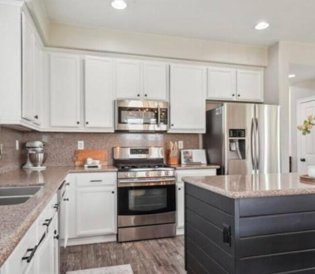 Building Photo - 80549 Tinsley Ave