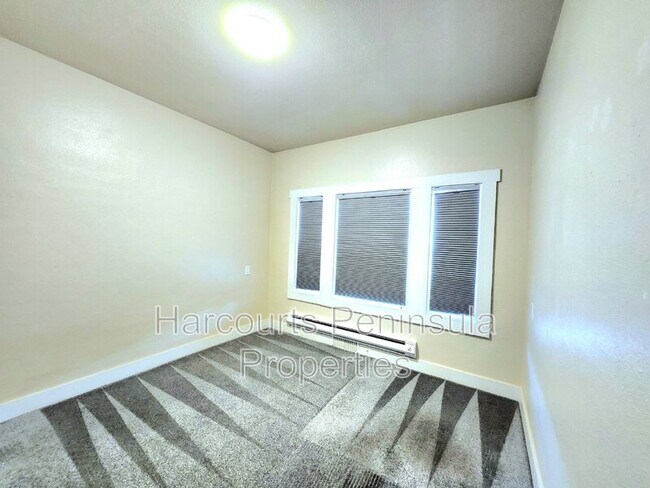 Building Photo - 2305 6th St