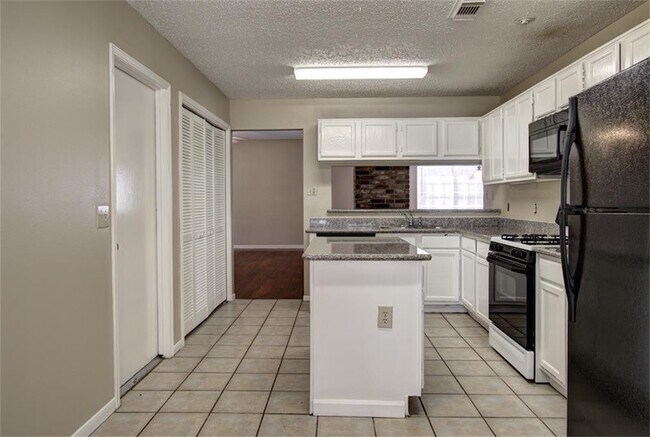 Building Photo - 11 Cottage Grove Pl