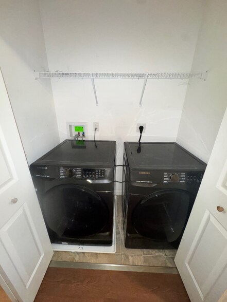 Building Photo - 983 Bandanna Dr