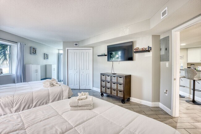 Building Photo - Oceanview Retreat at the Beach