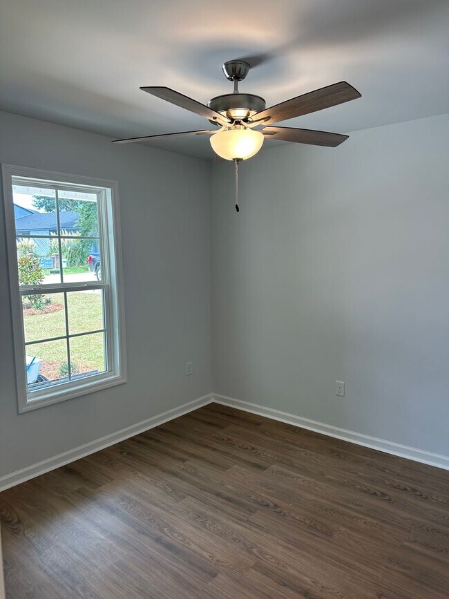 Building Photo - 1528 Woodard St