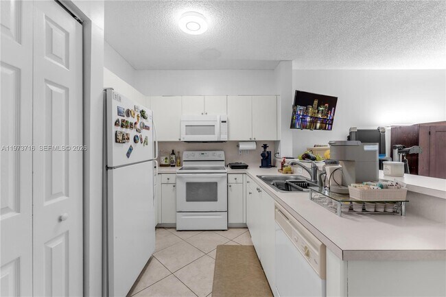 Building Photo - 2245 SE 25th Ave