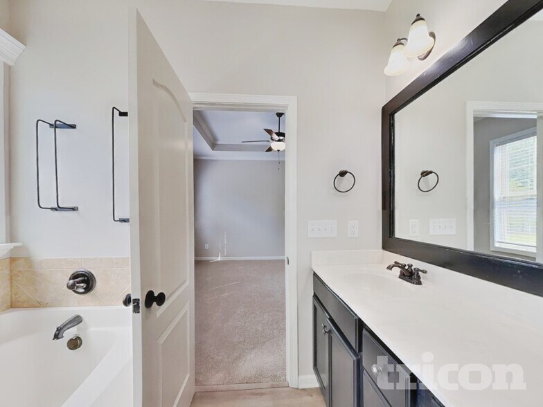 Building Photo - 15 Fairfax Dr