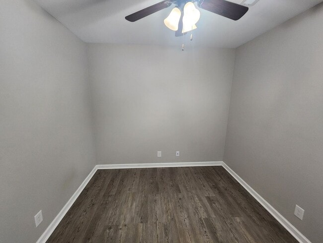 Building Photo - Welcome to Clarksville!