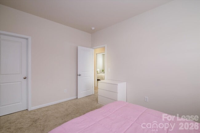 Building Photo - 6135 Snowy Egret Ave