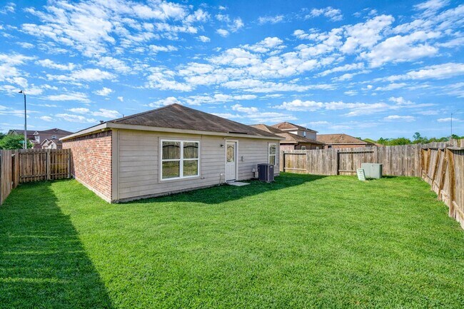 Building Photo - 8839 Hazel Rose Sky Dr