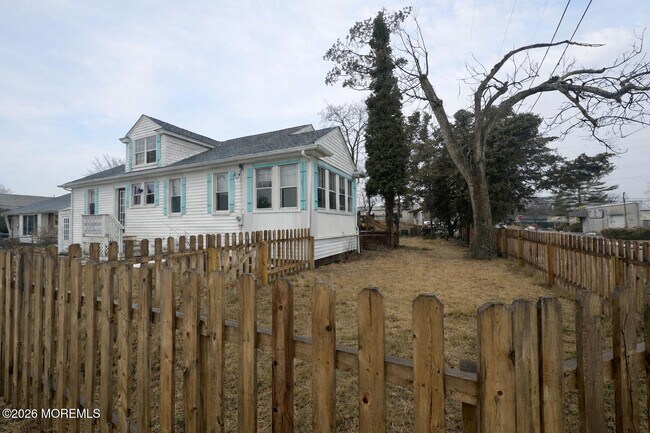 Building Photo - 4 Spring St