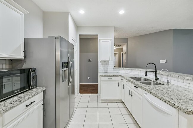 Building Photo - 9502 Belleclaire Ln