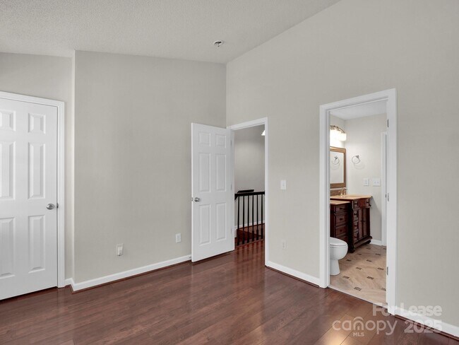 Building Photo - 13684 Meade Glen Ct
