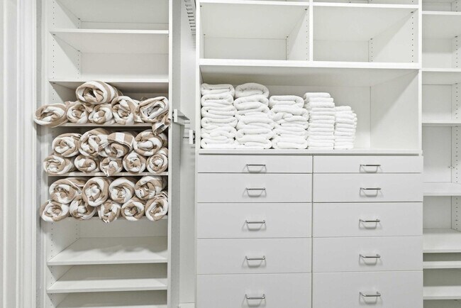 Building Photo - 12511 Chapel Bell St