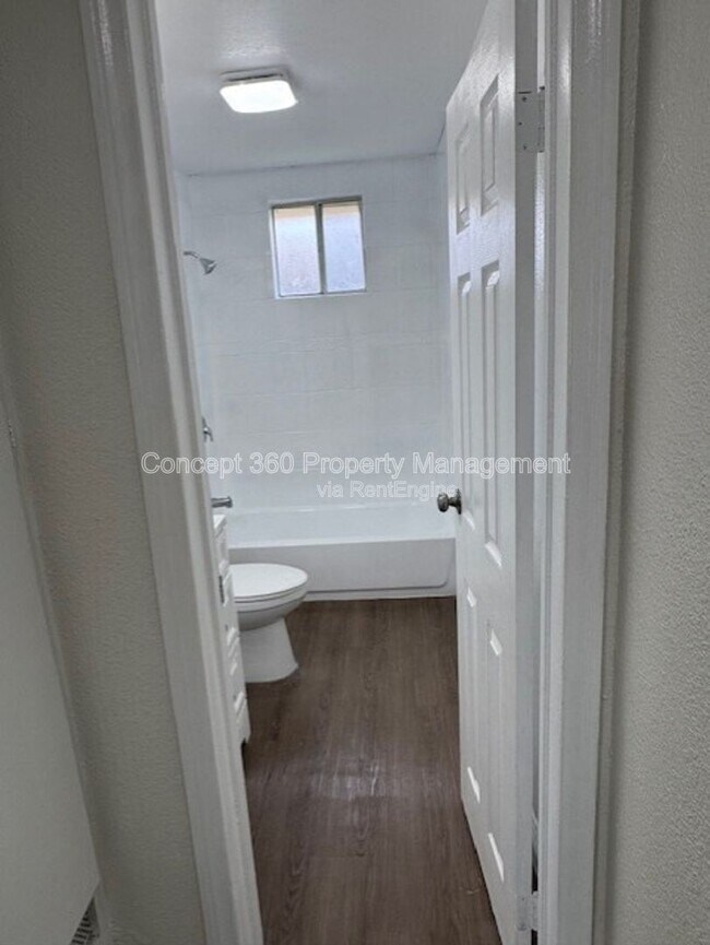 Building Photo - 2425 W Cameron St