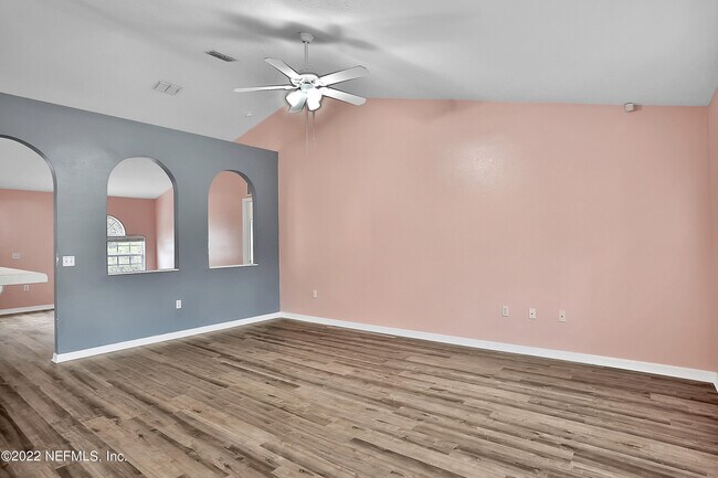 Building Photo - 11 Wheatfield Dr