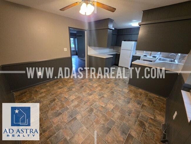 Building Photo - 208 Brookside Dr