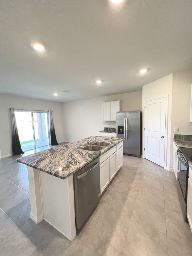Building Photo - **COMING SOON**4 bd/2bath Home available i...